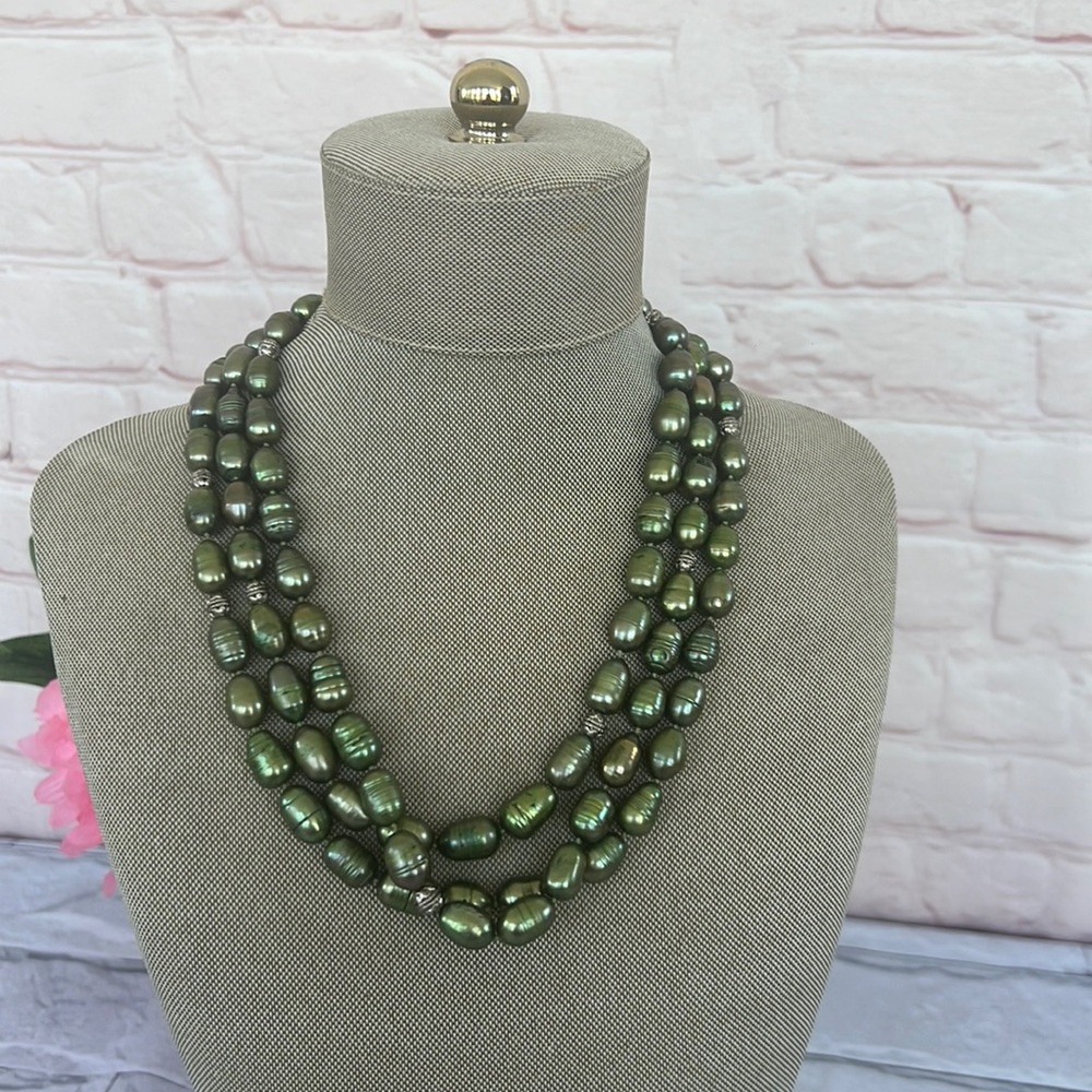 3 Strand vintage pearl green necklace STUNNING!